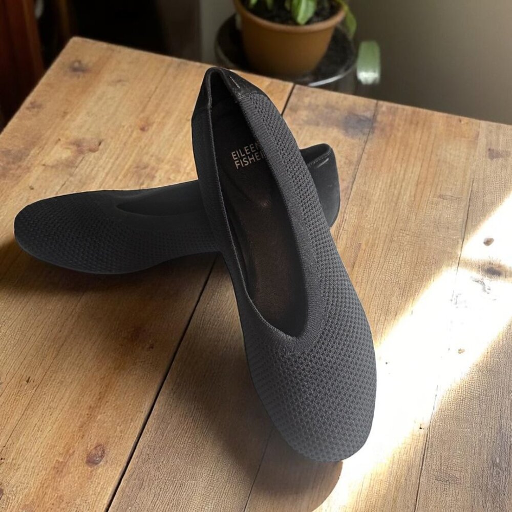 EILEEN FISHER Black with Suede Detail on Heel‎ Women Size 8.5